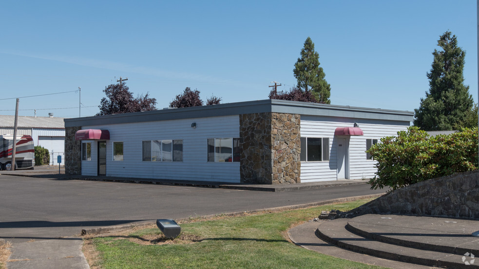 135 E 1st Ave, Junction City, OR en alquiler - Foto principal - Imagen 1 de 3