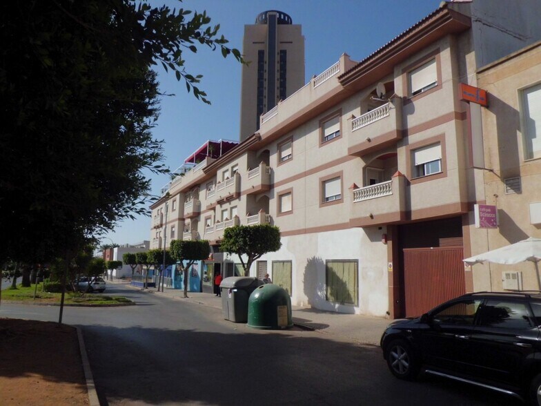 Local en El Ejido en alquiler - Foto del edificio - Imagen 2 de 4