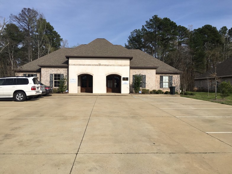 586 Lakeland East Dr, Flowood, MS en alquiler - Foto del edificio - Imagen 2 de 4