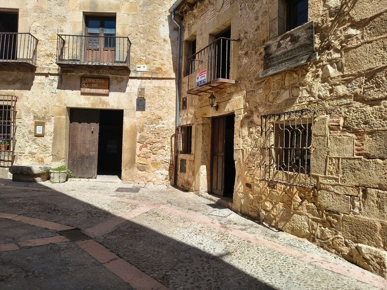 Calle Real, 3, Pedraza, Segovia en alquiler - Foto del edificio - Imagen 2 de 8