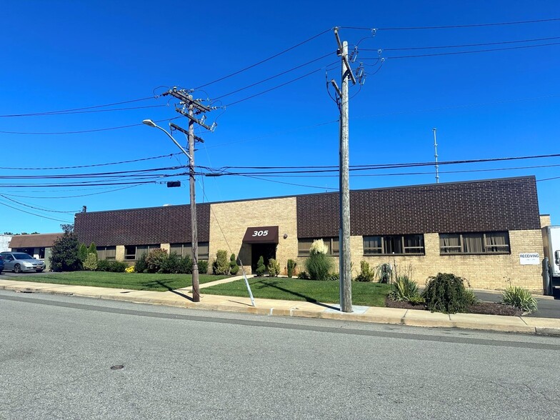 305 Suburban Ave, Deer Park, NY en alquiler - Foto del edificio - Imagen 1 de 3