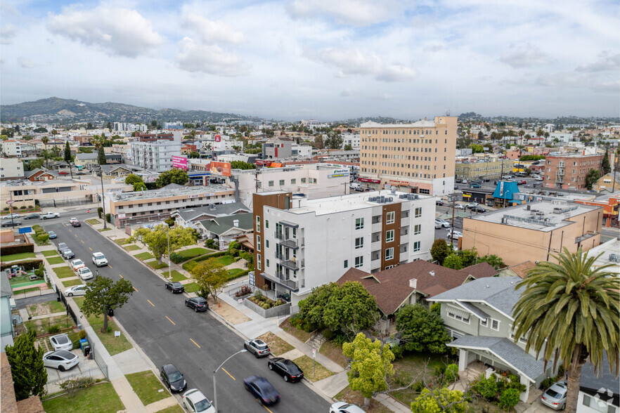 222 N Manhattan Pl, Los Angeles, CA en venta - Foto del edificio - Imagen 3 de 7