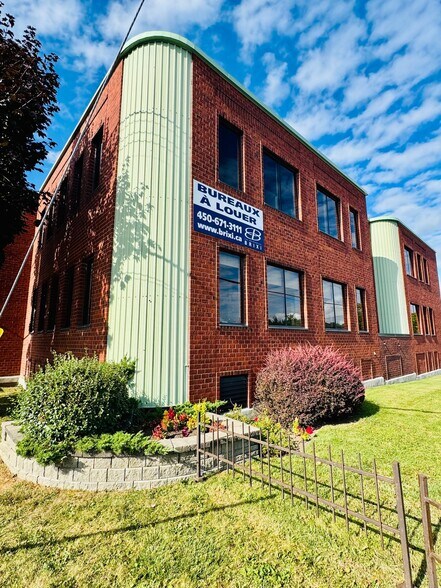 1085 Ch Du Côteau-Rouge, Longueuil, QC en alquiler - Foto del edificio - Imagen 1 de 11