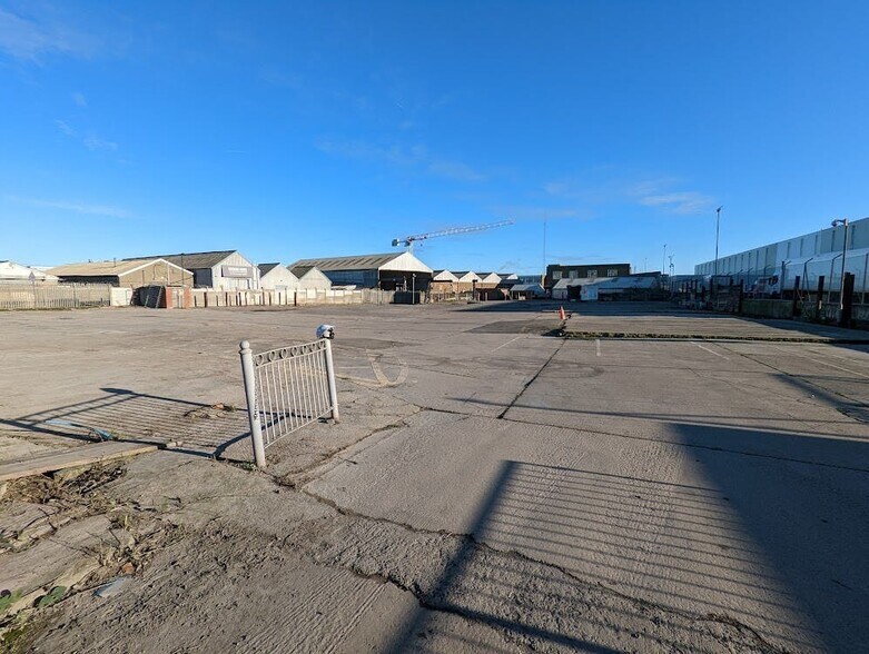 Riverside Rd, London en alquiler - Foto del edificio - Imagen 2 de 3