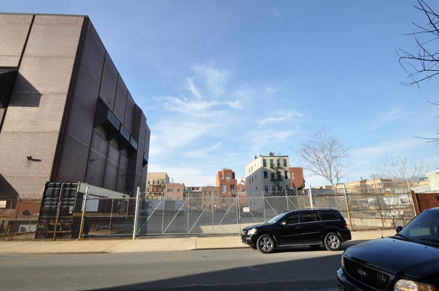 67 Meserole St, Brooklyn, NY en alquiler - Foto del edificio - Imagen 1 de 6