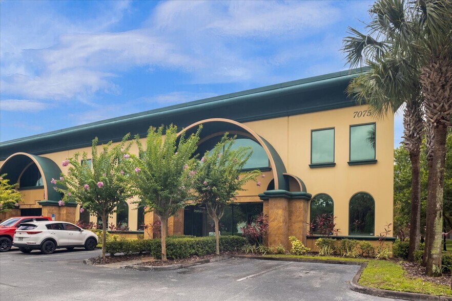 6881 Kingspointe Pky, Orlando, FL en alquiler - Foto del edificio - Imagen 2 de 3