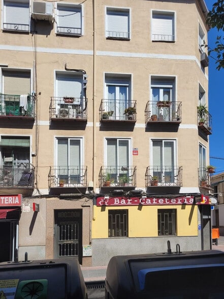 Edificio residencial en Madrid, Madrid en venta - Foto del edificio - Imagen 2 de 4