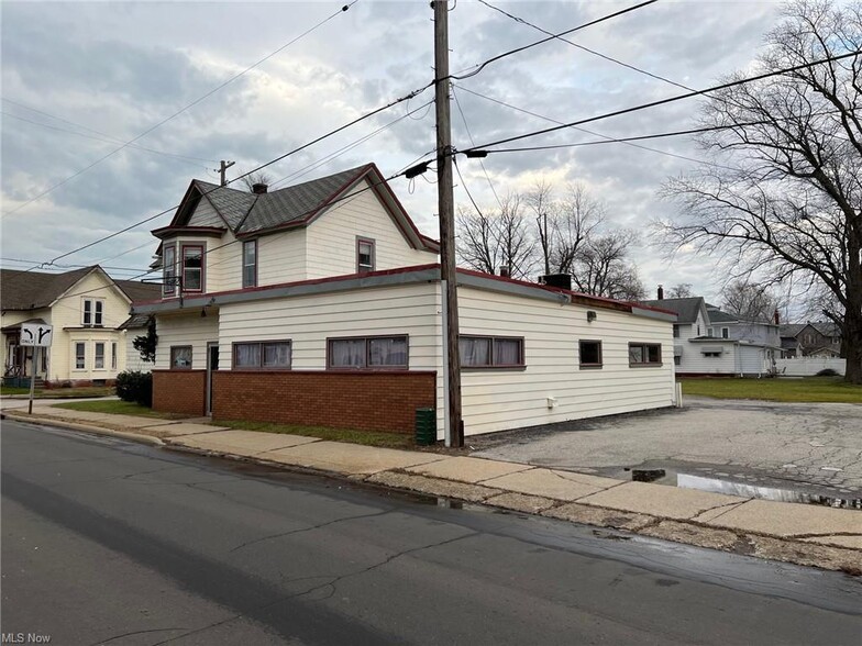 244 Mill St, Conneaut, OH en venta - Foto principal - Imagen 2 de 11