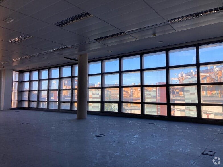 Calle de Huelva, 16, Alcobendas, Madrid en venta - Foto del edificio - Imagen 2 de 13