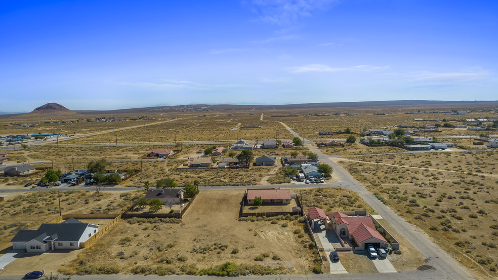 9238 Nipa Ave, California City, CA en venta - Foto del edificio - Imagen 3 de 7