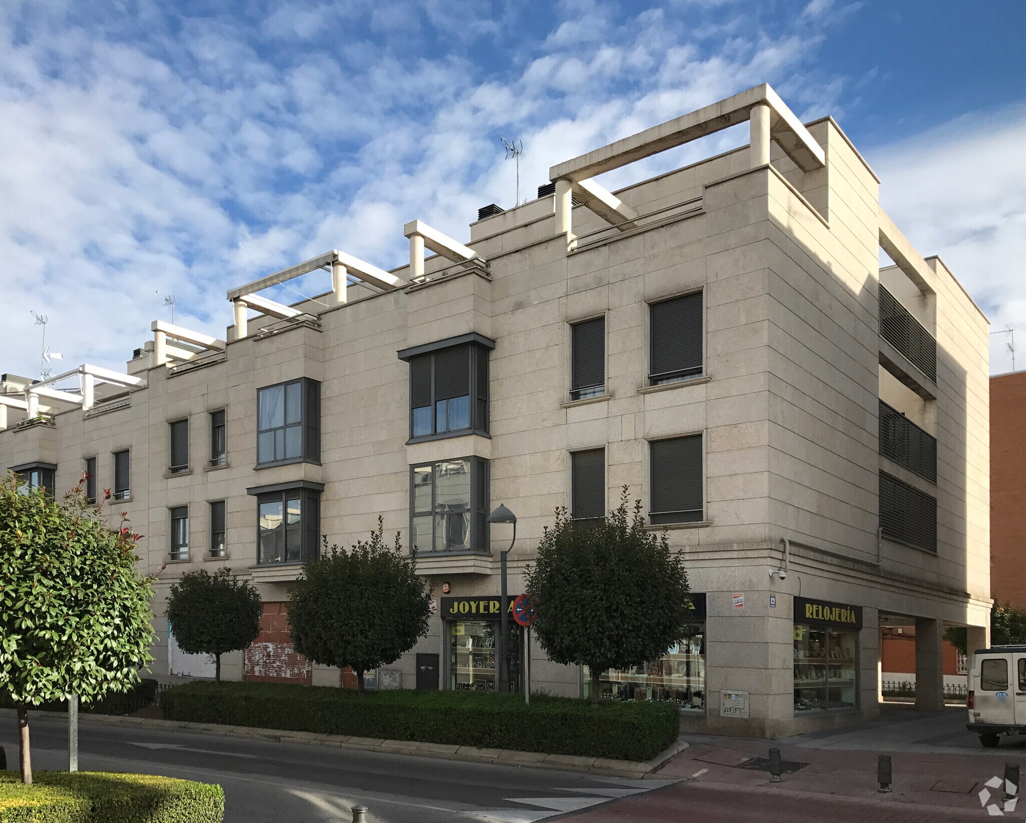 Edificio residencial en San Fernando de Henares, Madrid en venta Foto principal- Imagen 1 de 3