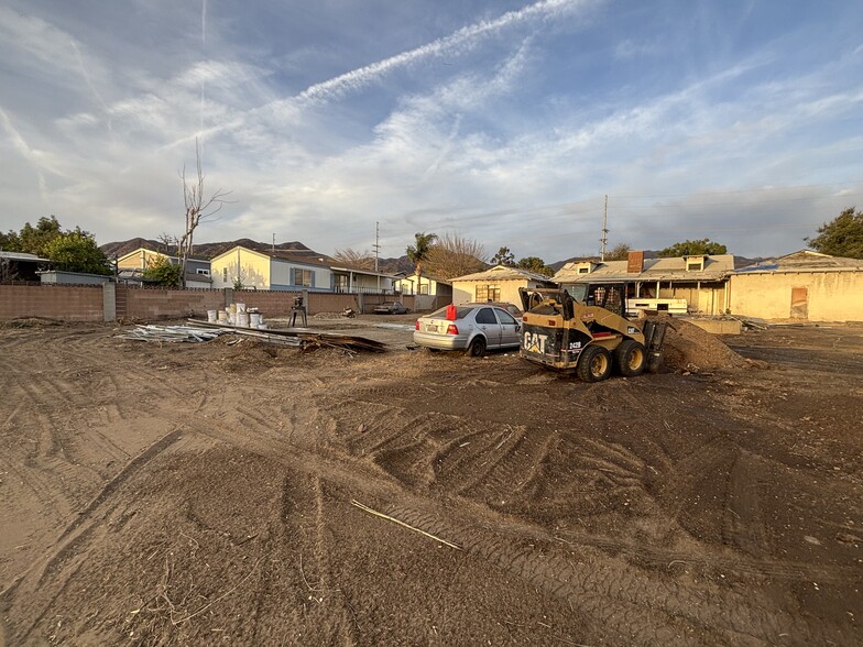 13241 Bradley Ave, Sylmar, CA en alquiler - Foto del edificio - Imagen 3 de 8