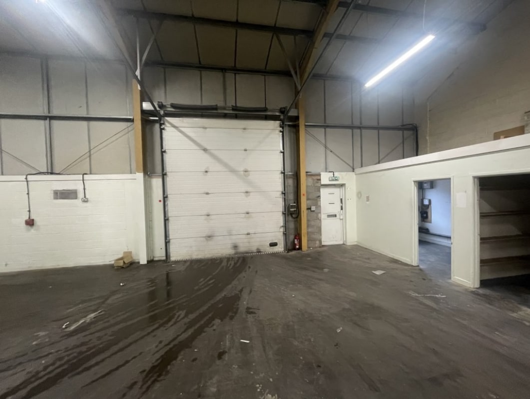 Lowmoor Industrial Estate, Wellington, SOM TA21 0AZ - Unidad 5 -  - Foto del interior - Image 1 of 3