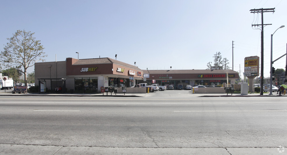 9714-9722 1/2 Woodman Ave, Arleta, CA en alquiler - Foto principal - Imagen 1 de 1