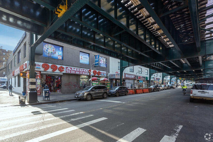 78-02-78-14 Roosevelt Ave, Jackson Heights, NY en alquiler - Foto del edificio - Imagen 2 de 10