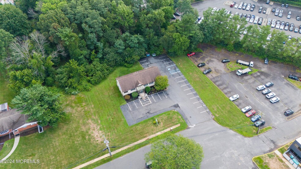 98 Craig Rd, Manalapan, NJ en venta - Foto del edificio - Imagen 3 de 9