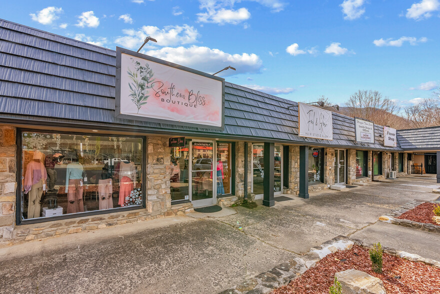 2487 Soco Rd, Maggie Valley, NC en alquiler - Foto del edificio - Imagen 2 de 4