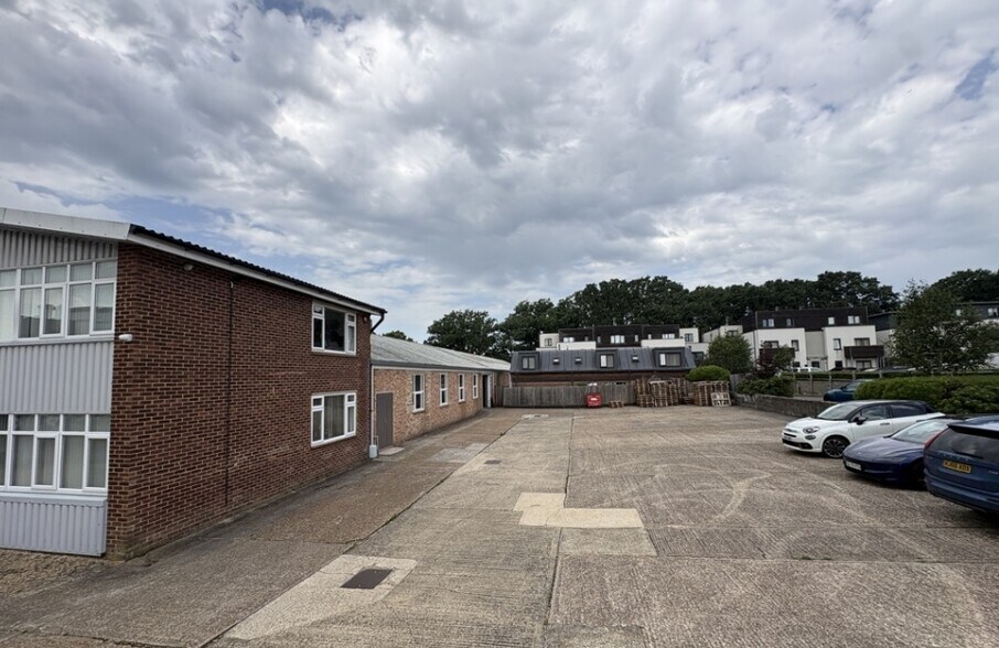 67 Victoria Rd, Burgess Hill en alquiler - Foto del edificio - Imagen 2 de 2