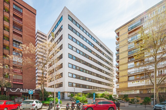 Más detalles de Calle de la Infanta Mercedes, 90, Madrid - Oficina en alquiler
