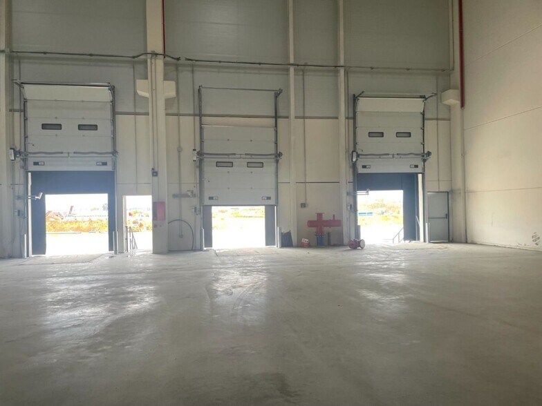 Nave en Córdoba en alquiler - Foto del edificio - Imagen 2 de 10