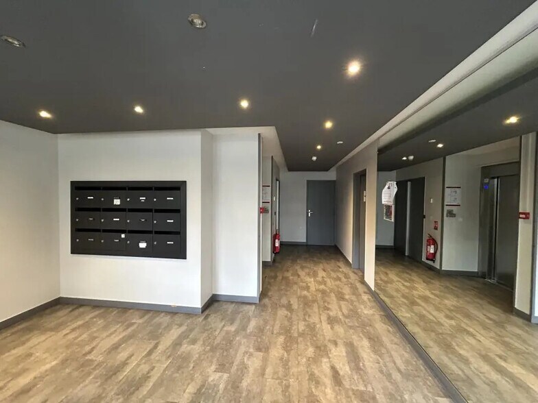 194 Bis Rue Garibaldi, Lyon en alquiler - Vestíbulo - Imagen 2 de 2