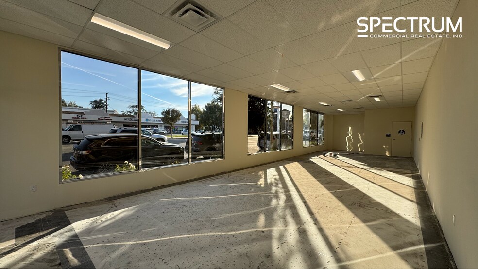 19001-19015 Ventura Blvd, Tarzana, CA en alquiler - Foto del edificio - Imagen 2 de 3