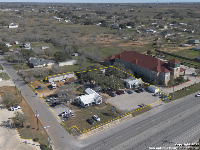 1820 10th St, Floresville, TX en venta - Foto del edificio - Imagen 1 de 25