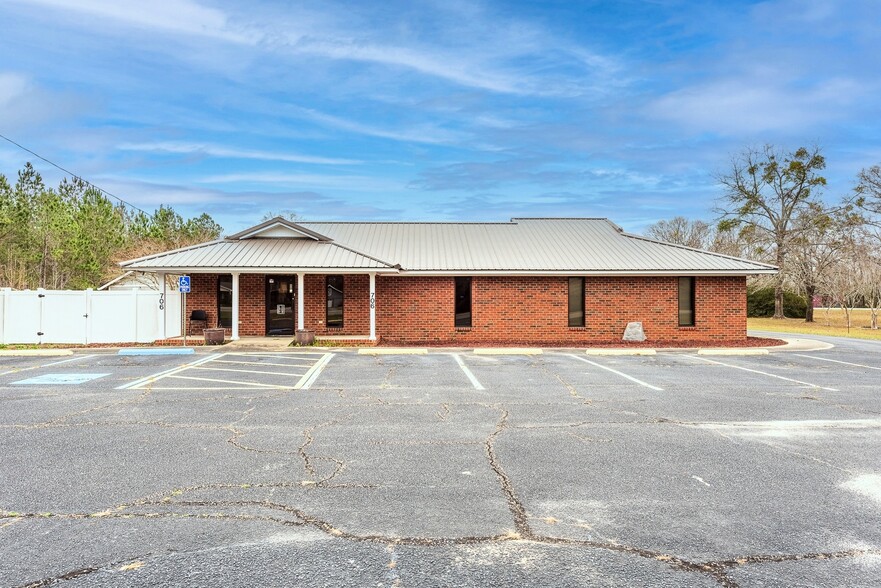 706 W Barnard St, Glennville, GA en venta - Foto del edificio - Imagen 1 de 40