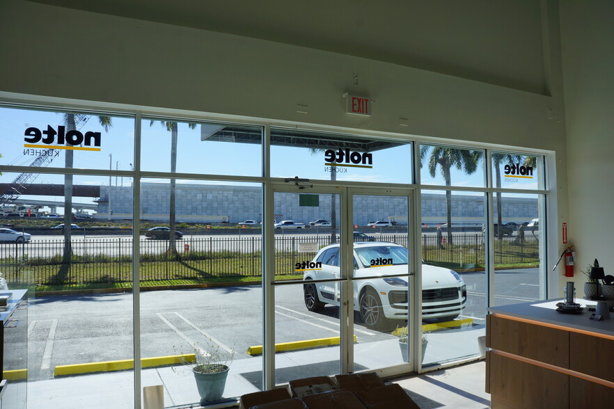 755-833 NW 167th St, Miami, FL en alquiler - Foto del edificio - Imagen 2 de 8