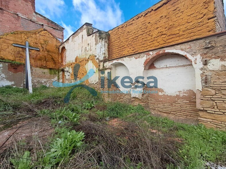 Calle Poeta Juan Ramón Jiménez, 13, FERNÁN NÚÑEZ, Córdoba en venta - Foto del edificio - Imagen 2 de 9