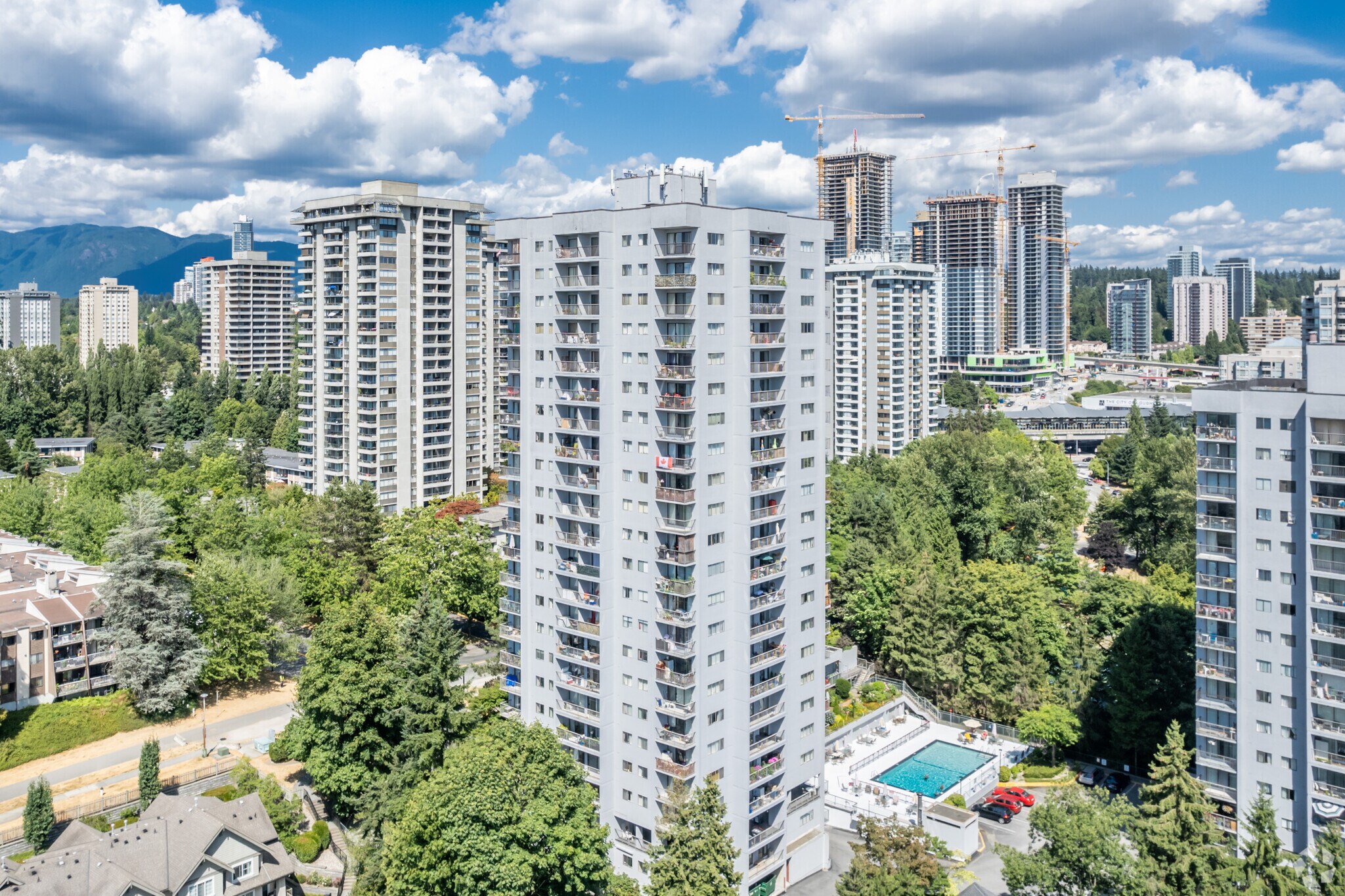 9380 Cardston Crt, Burnaby, BC en venta Foto principal- Imagen 1 de 1