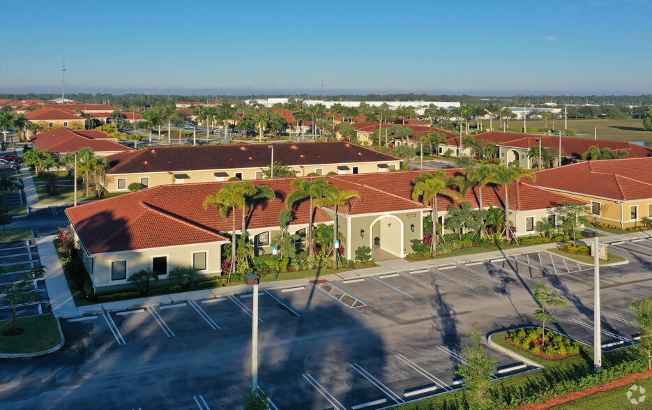 Lake Whitney Campus, Port Saint Lucie, FL en alquiler - Foto del edificio - Imagen 3 de 10