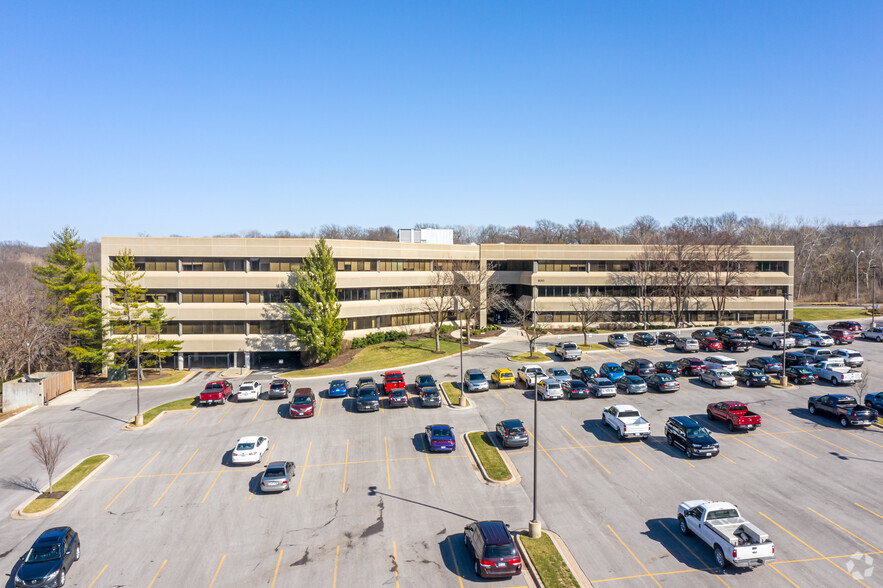 800 E 101st Ter, Kansas City, MO en alquiler - Foto del edificio - Imagen 1 de 7