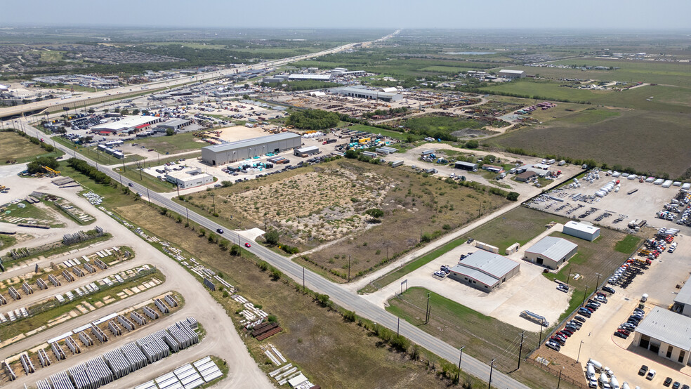 2750 FM 1516, San Antonio, TX en alquiler - Foto del edificio - Imagen 3 de 3