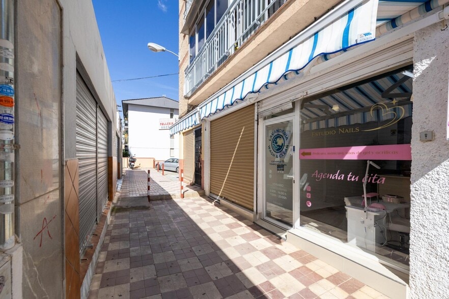 Local en Granada en venta - Foto del edificio - Imagen 3 de 27