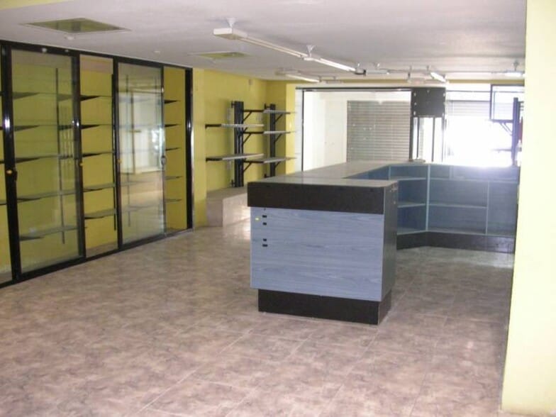 Local en Elche, Alicante en venta - Foto del interior - Imagen 2 de 7