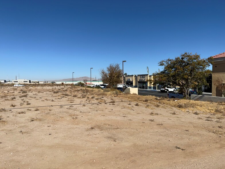 Bear Valley Rd, Hesperia, CA en venta - Foto del edificio - Imagen 2 de 12