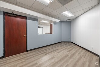 20750 Ventura Blvd, Woodland Hills, CA en alquiler Foto del edificio- Imagen 2 de 6