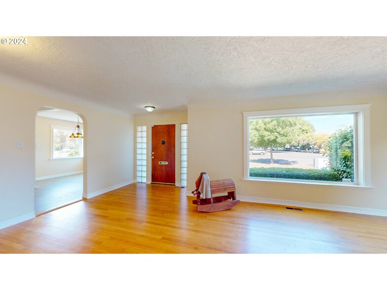 905 Broadway St, Longview, WA en venta - Foto del edificio - Imagen 2 de 25