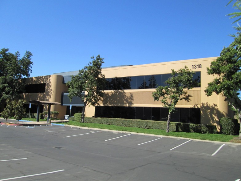 1318 Redwood Way, Petaluma, CA en alquiler - Foto del edificio - Imagen 1 de 8