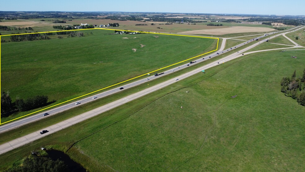 2 Hwy Rural, Rural Lacombe County, AB en venta - Vista aérea - Imagen 2 de 6