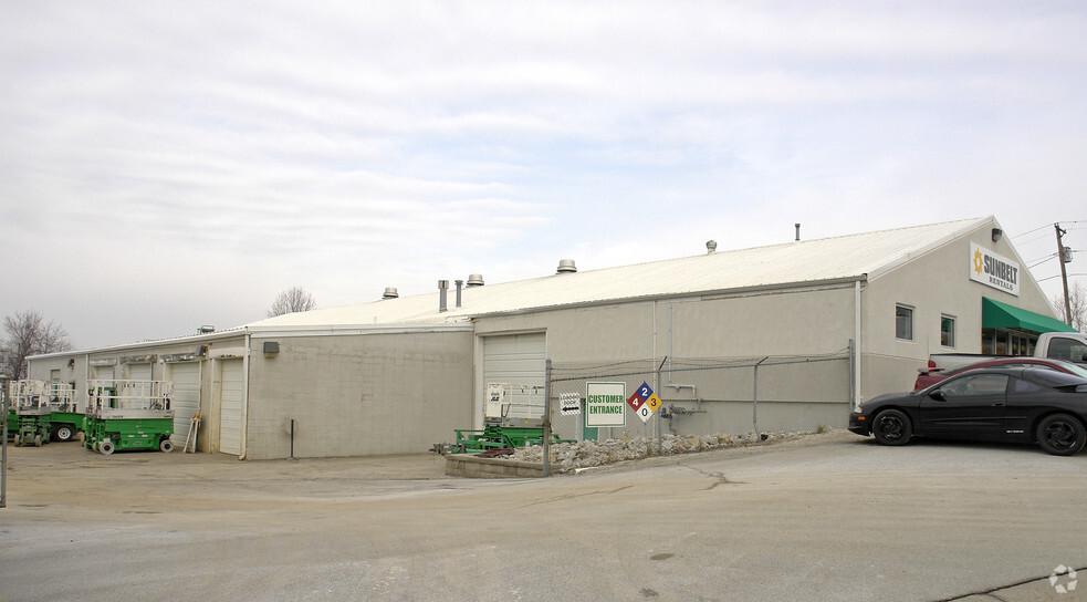 1300 Charlestown Industrial Dr, Saint Charles, MO en venta - Foto del edificio - Imagen 2 de 2