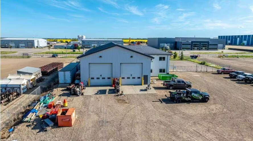 9020 150 Av, Grande Prairie, AB en alquiler - Foto principal - Imagen 1 de 1