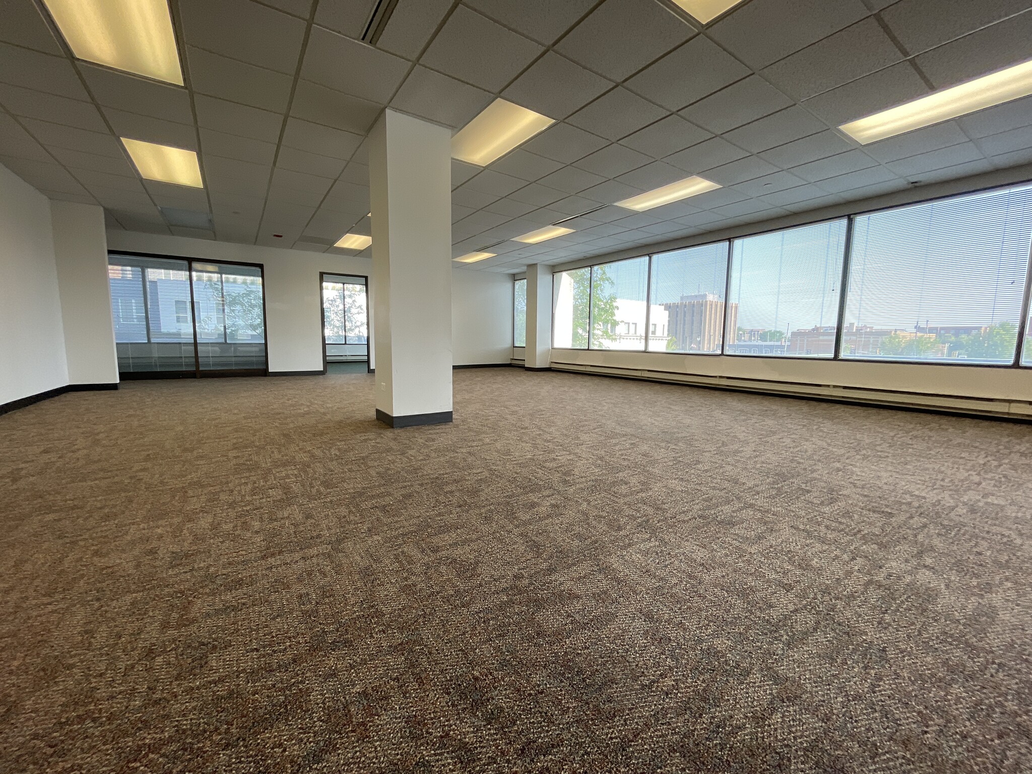 701 Lee St, Des Plaines, IL en alquiler Foto del interior- Imagen 1 de 4