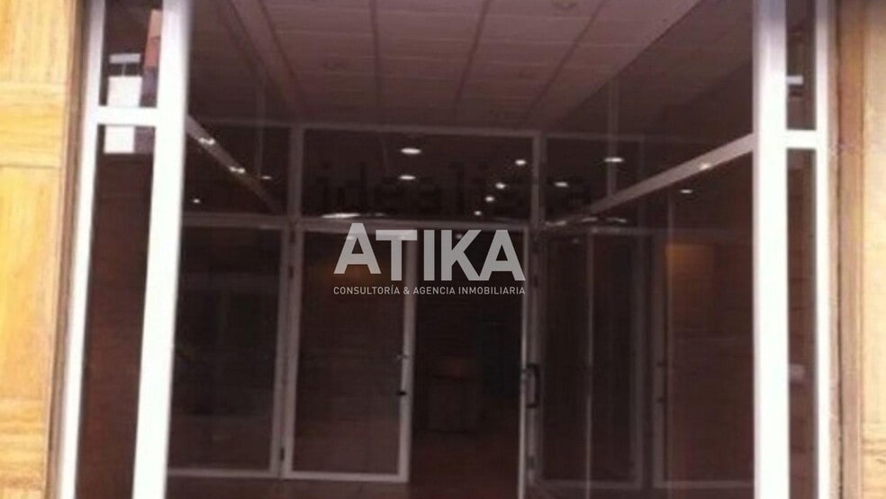 Local en Ontinyent, Valencia en venta - Vestíbulo - Imagen 3 de 4