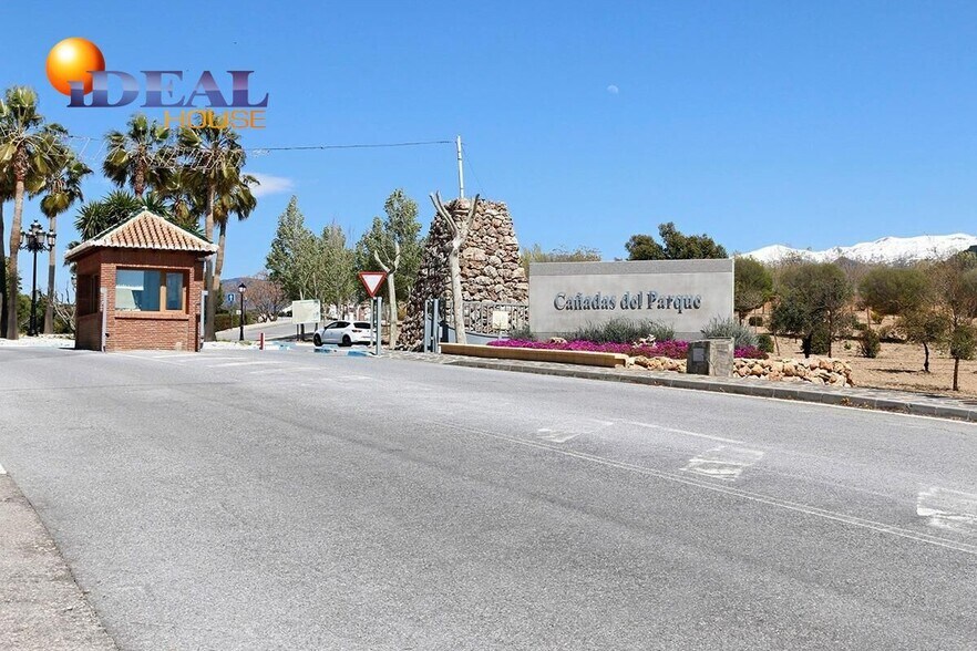 Calle Nevada, 4, Dílar, Granada en venta - Foto principal - Imagen 1 de 21