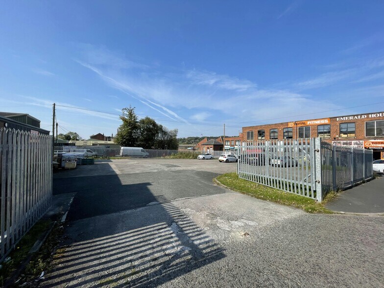 115 Huddersfield Rd, Oldham en alquiler - Foto del edificio - Imagen 3 de 12