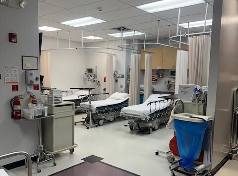 18425 Burbank Blvd, Tarzana, CA en alquiler Foto del edificio- Imagen 1 de 8