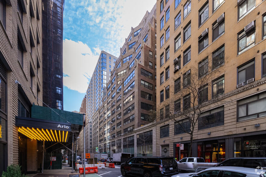 330 W 38th St, New York, NY en alquiler - Foto del edificio - Imagen 1 de 7