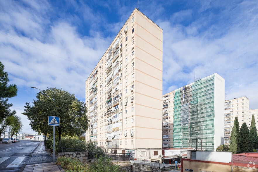 Edificio residencial en Madrid, Madrid en venta - Foto del edificio - Imagen 2 de 2